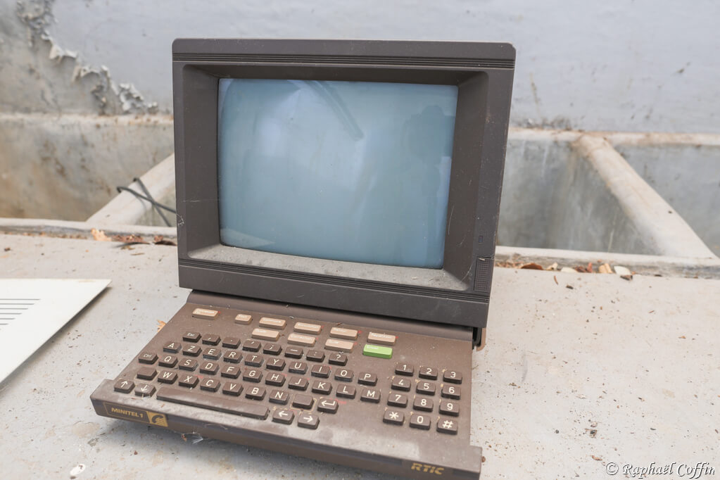 Vieux ordinateur découvert en urbex